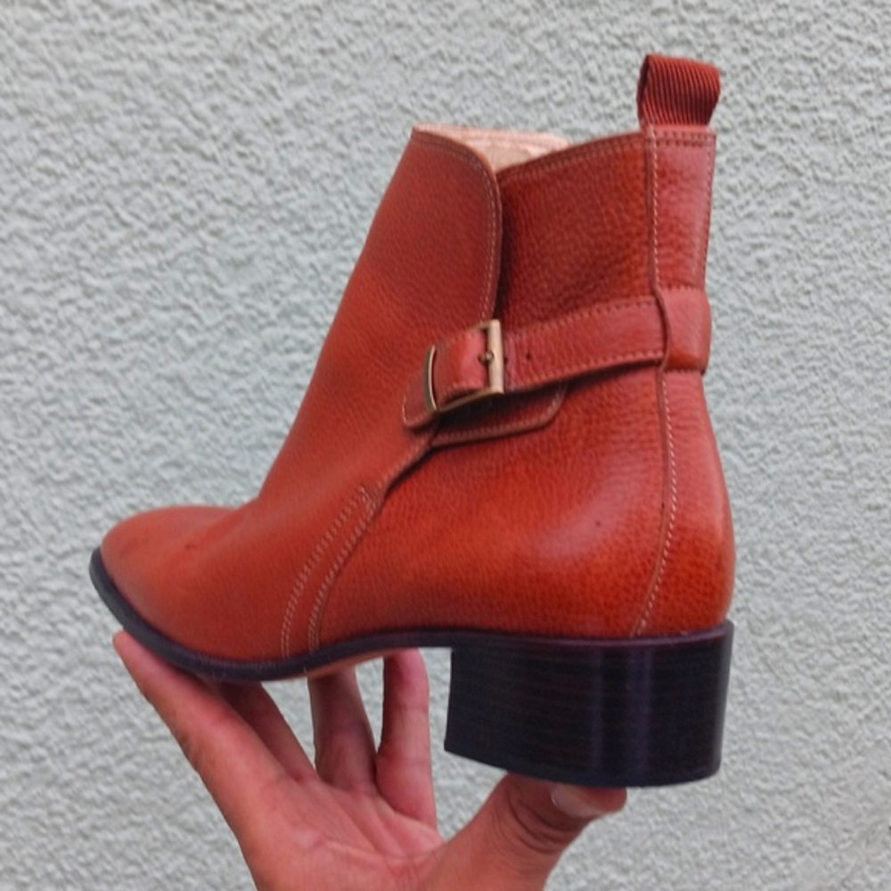 TALBOTS LADIES GENUINE LEATHER BUCKLED BOOTIES
